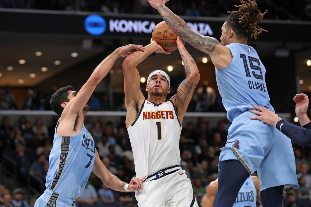 阵容不整的 阵容不整的