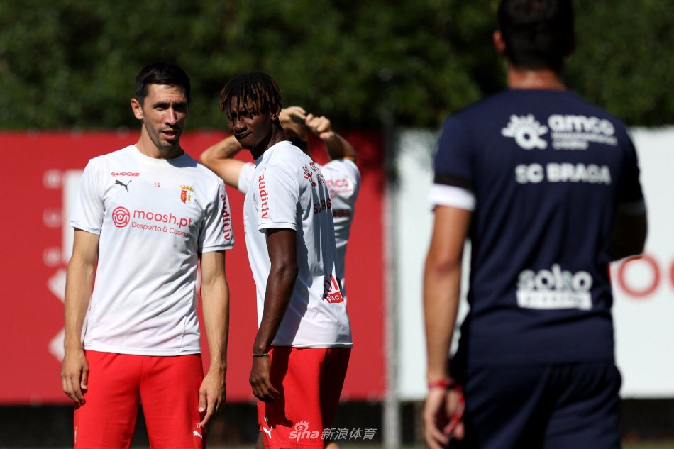 流露出的对 流露出的对